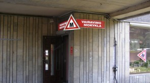 Šviečianti vairavimo mokyklos iškaba